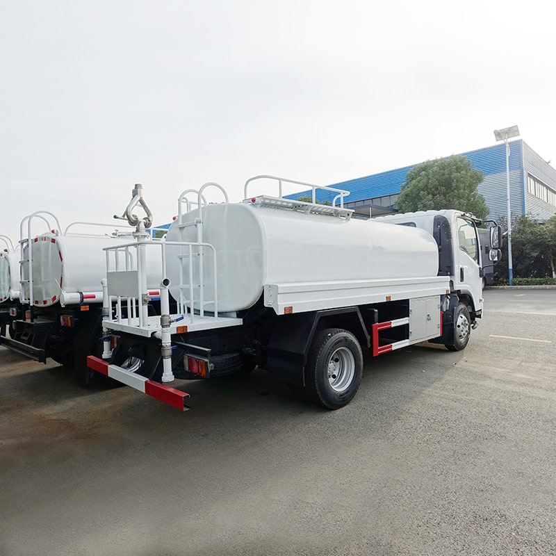 JAPAN 4*2 watering cart isuzu water tank truck JAPAN 4*2 watering cart isuzu water tank truck
