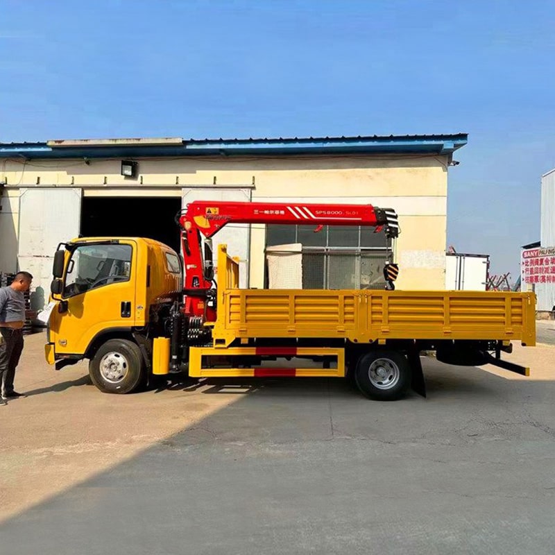 Grue hydraulique montée sur camion Isuzu 4*2 5 tonnes neuve ou d'occasion Grue hydraulique montée sur camion Isuzu 4*2 5 tonnes neuve ou d'occasion