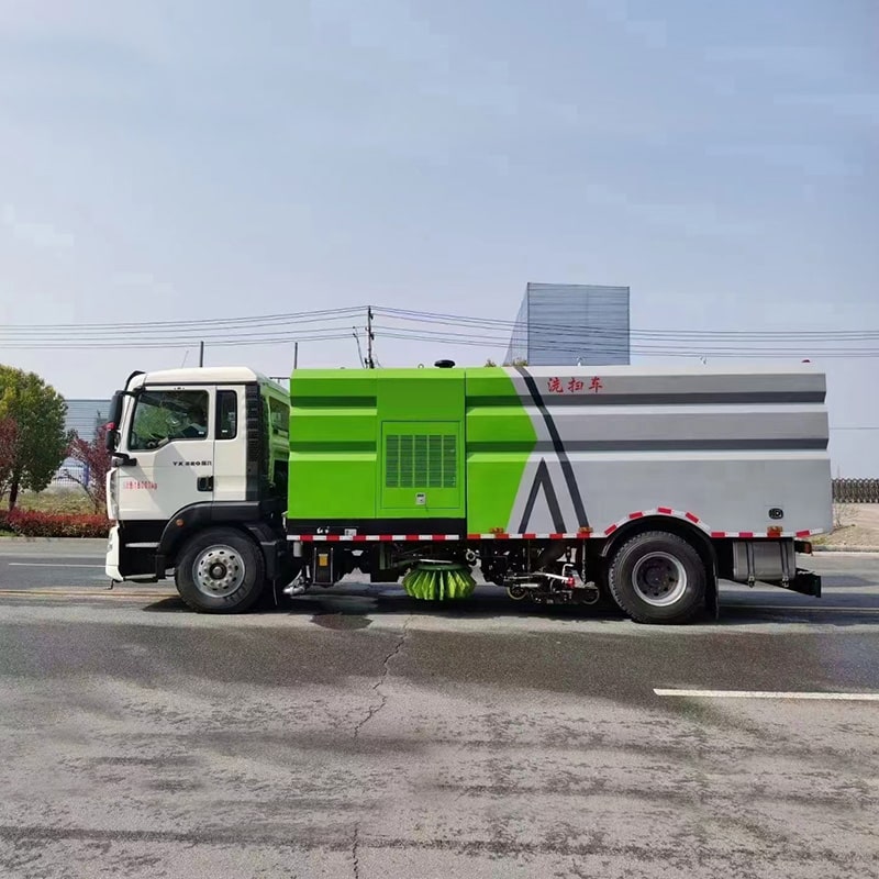 SINOTRUK 4*2 road sweeper truck vacuum suction function SINOTRUK 4*2 road sweeper truck vacuum suction function