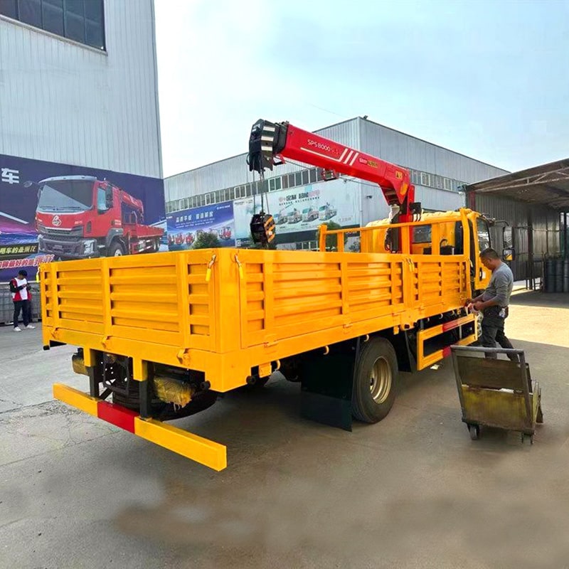 Grue hydraulique montée sur camion Isuzu 4*2 5 tonnes neuve ou d'occasion Grue hydraulique montée sur camion Isuzu 4*2 5 tonnes neuve ou d'occasion