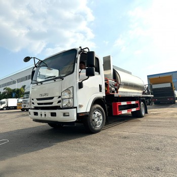 ISUZU 8 CBM 4*2 bitumen spray asphalt distributor truck