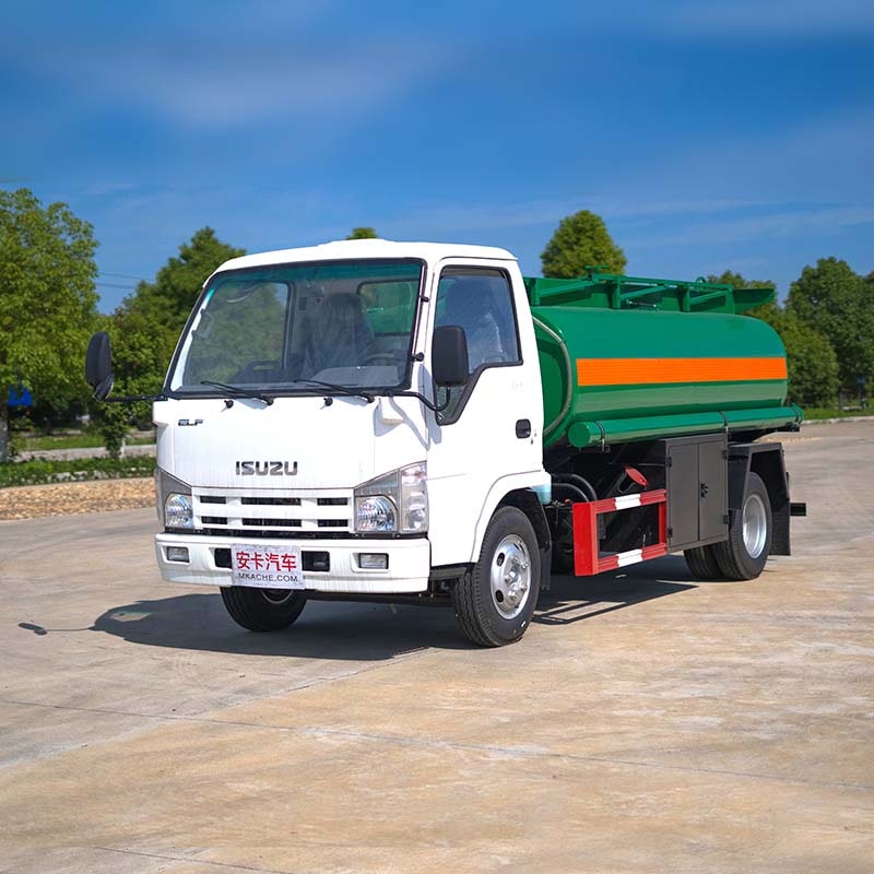 Camion-citerne diesel ISUZU 5000 litres Camion-citerne diesel ISUZU 5000 litres