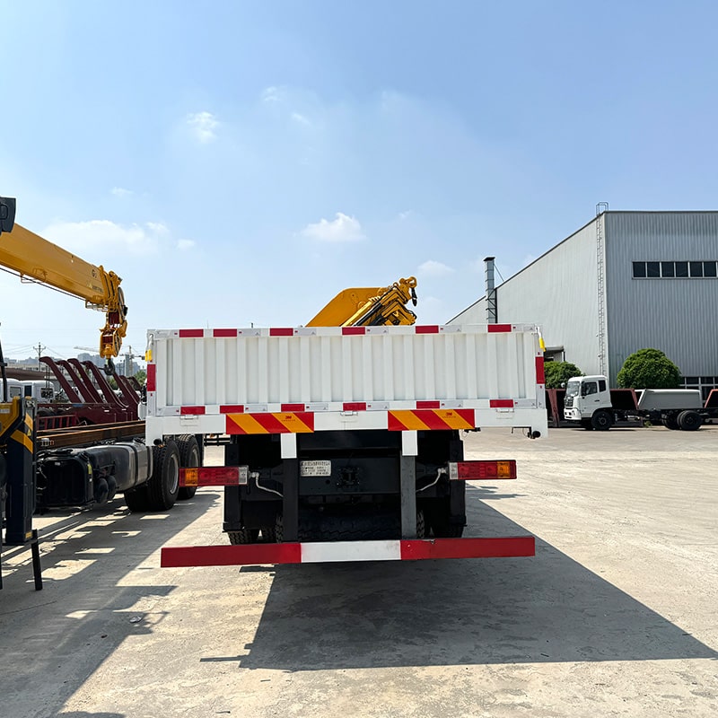 Shacman Heavy Duty 8x4 16-тонный складной кран-манипулятор Shacman Heavy Duty 8x4 16-тонный складной кран-манипулятор