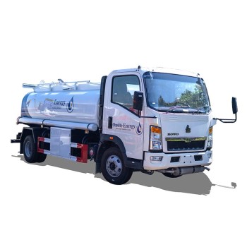 HOWO 9000L fuel tank truck