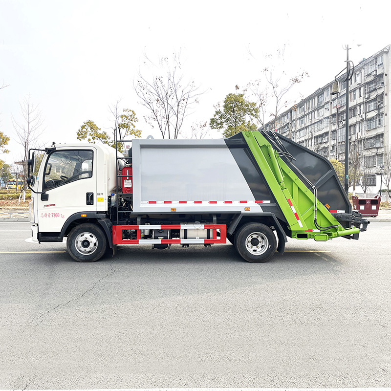 Camion à ordures compressé pour assainissement SINOTRUK HOWO 4*2 Camion à ordures compressé pour assainissement SINOTRUK HOWO 4*2