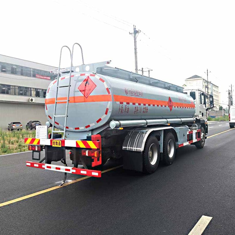 Sinotruk 18м3 грузовик для перевозки легковоспламеняющейся жидкости с керосином Sinotruk 18м3 грузовик для перевозки легковоспламеняющейся жидкости с керосином