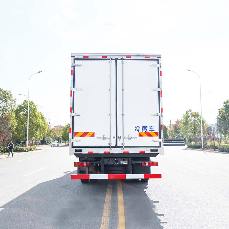 Sinotruk HOWO Freezer Box Truck Light duty 6.8m For Sale Sinotruk HOWO Freezer Box Truck Light duty 6.8m For Sale