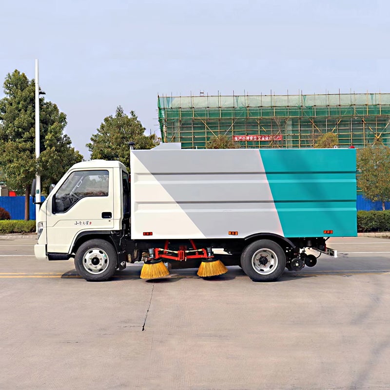 Подметально-уборочная машина Foton 4x2 с правым рулем Подметально-уборочная машина Foton 4x2 с правым рулем