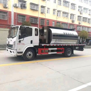 SHACMAN 8CBM 4*2 automatic asphalt distribution truck