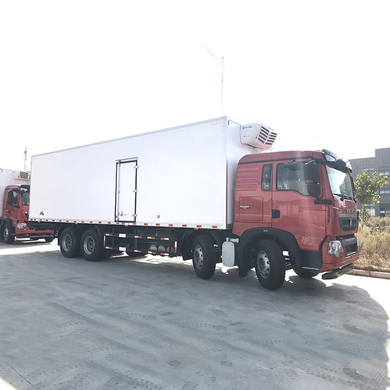 Рефрижераторы SINOTRUK HOWO 8*4 большой вместимости 56м3 Рефрижераторы SINOTRUK HOWO 8*4 большой вместимости 56м3