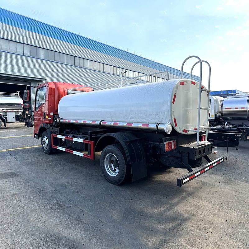 Howo Mini Oil Fuel Tanker Truck 5000L Gasoline Petrol Diesel Howo Mini Oil Fuel Tanker Truck 5000L Gasoline Petrol Diesel