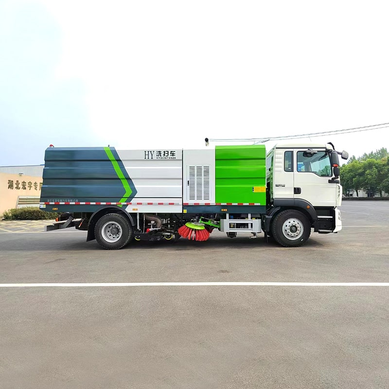 Цена на новую или б/у подметально-уборочную машину SINOTRUK 4*2 Цена на новую или б/у подметально-уборочную машину SINOTRUK 4*2