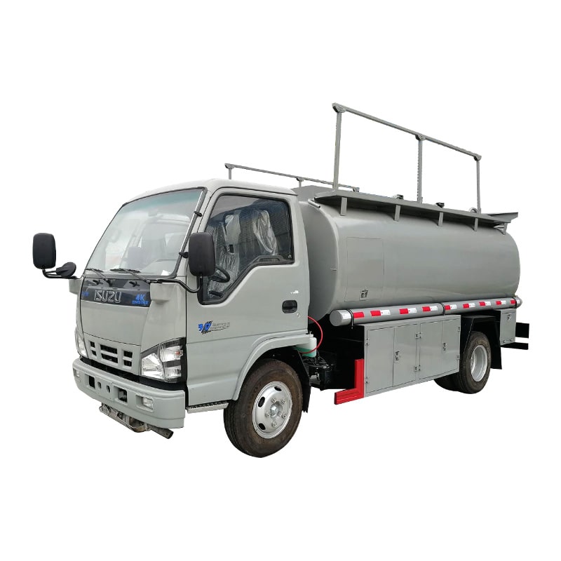 شاحنة تزويد وقود صغيرة من ماركة ISUZU 4x2 سعة 5000 لتر من اليابان شاحنة تزويد وقود صغيرة من ماركة ISUZU 4x2 سعة 5000 لتر من اليابان