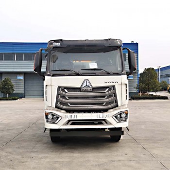HOWO Road Construction Asphalt Bitumen Distributor Truck