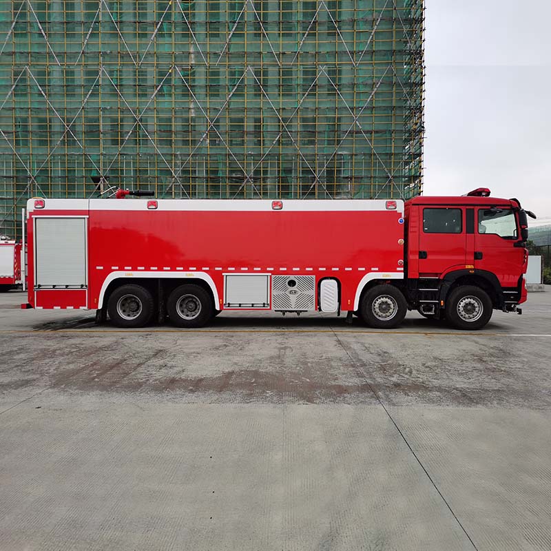 Camion de lutte contre l'incendie HOWO 8x4 25 tonnes à eau, mousse et poudre Camion de lutte contre l'incendie HOWO 8x4 25 tonnes à eau, mousse et poudre