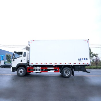 Camion frigorifique HOWO 4*2 de 35 mètres cubes pour viande congelée