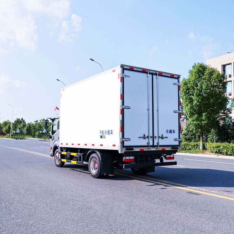 DongFeng небольшой 5-тонный рефрижератор DongFeng небольшой 5-тонный рефрижератор