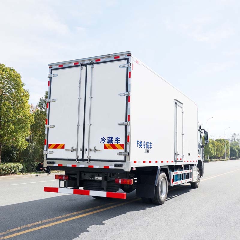 Sinotruk HOWO Freezer Box Truck Light duty 6.8m For Sale Sinotruk HOWO Freezer Box Truck Light duty 6.8m For Sale