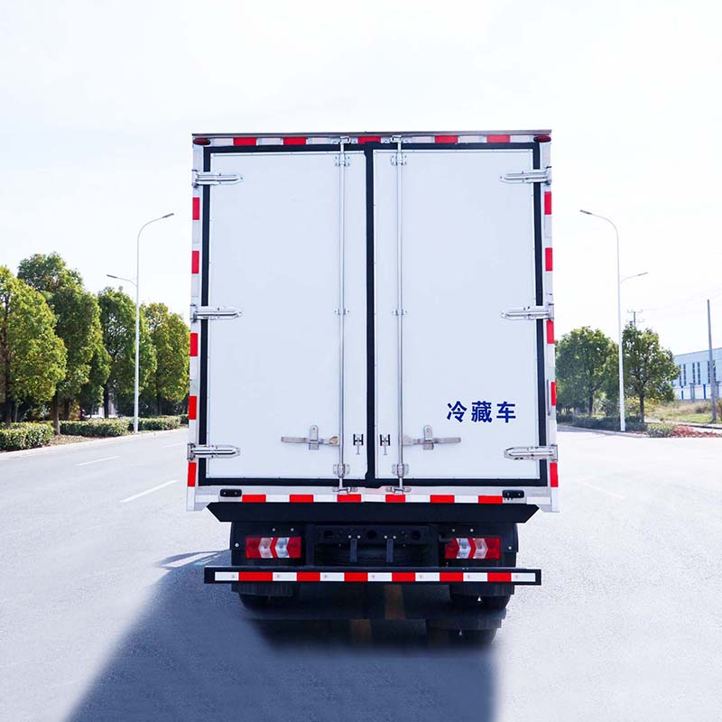 Shacman 4X2 4.2m Refrigerated Truck for Transporting Meat Shacman 4X2 4.2m Refrigerated Truck for Transporting Meat