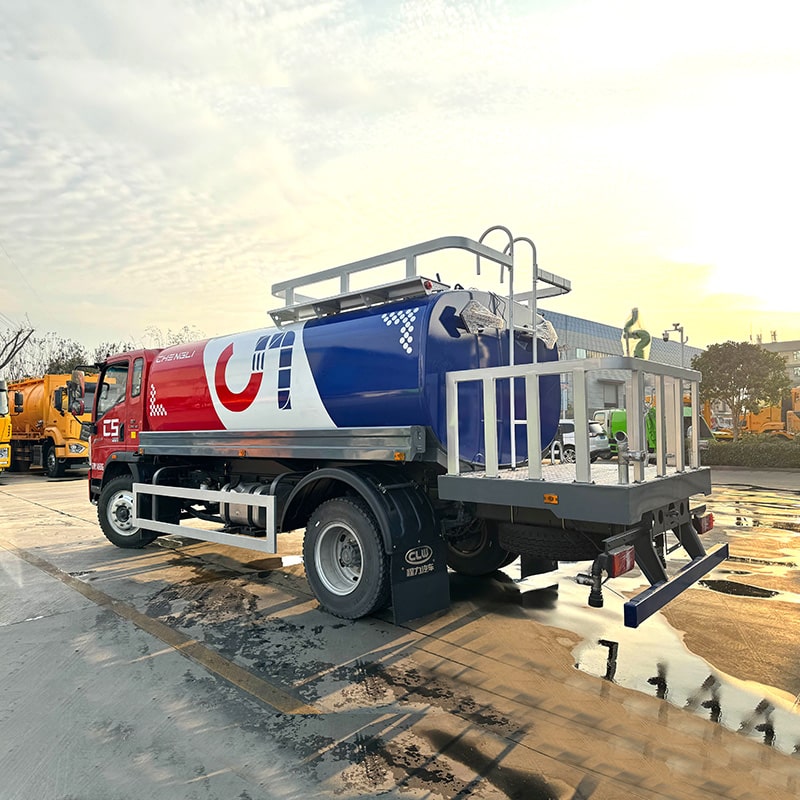 Цена поливочной тележки SINOTRUK HOWO 9000 литров 2400 галлонов Цена поливочной тележки SINOTRUK HOWO 9000 литров 2400 галлонов