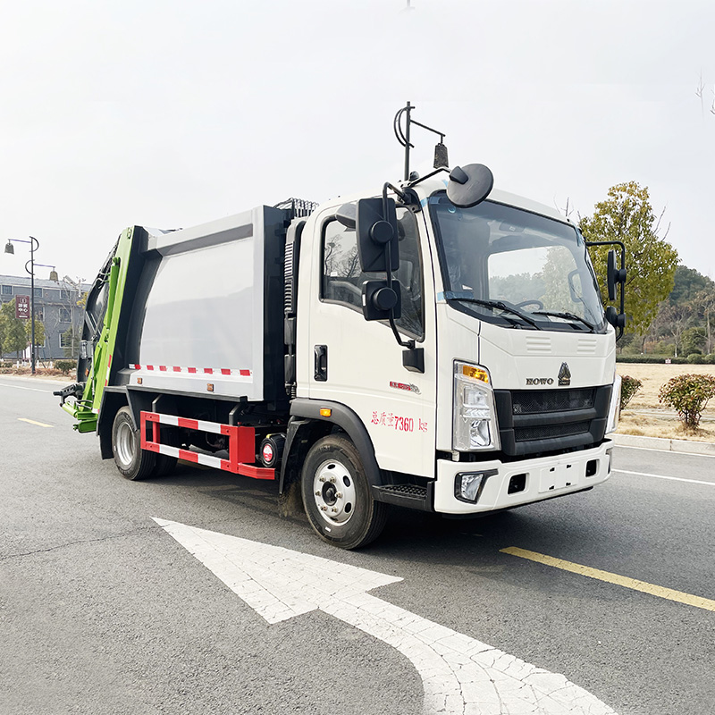 Camion à ordures compressé pour assainissement SINOTRUK HOWO 4*2 Camion à ordures compressé pour assainissement SINOTRUK HOWO 4*2