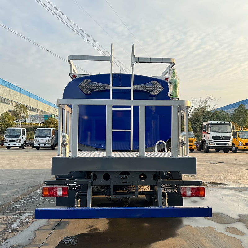 Цена поливочной тележки SINOTRUK HOWO 9000 литров 2400 галлонов Цена поливочной тележки SINOTRUK HOWO 9000 литров 2400 галлонов