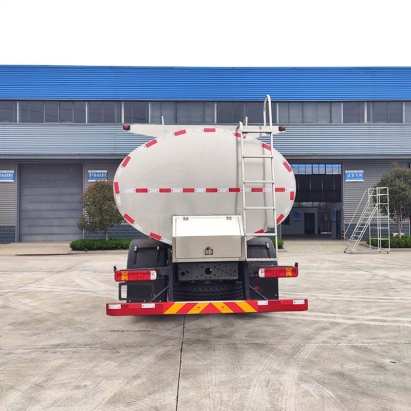 HOWO 4*2 Нержавеющая сталь 2 оси 13т молоковоз HOWO 4*2 Нержавеющая сталь 2 оси 13т молоковоз