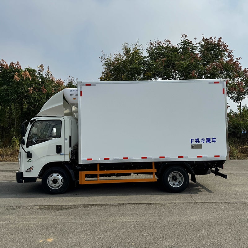 Цена на фургон-рефрижератор JMC Small 5 Ton Freezer Refrigerated Box Truck Цена на фургон-рефрижератор JMC Small 5 Ton Freezer Refrigerated Box Truck