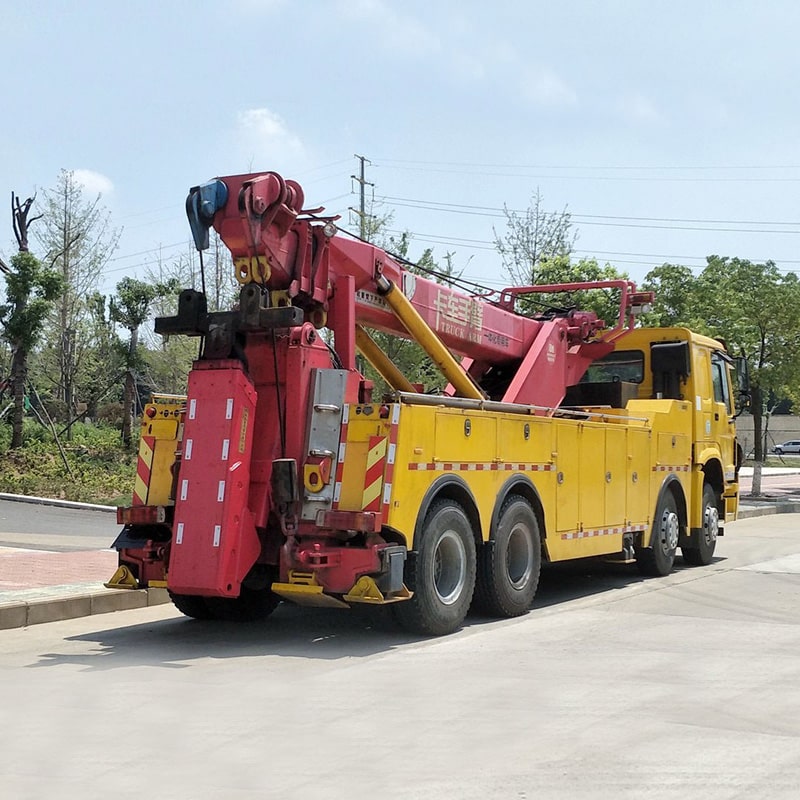 SINOTRUK 80 ton dragging towing heavy duty wrecker truck SINOTRUK 80 ton dragging towing heavy duty wrecker truck