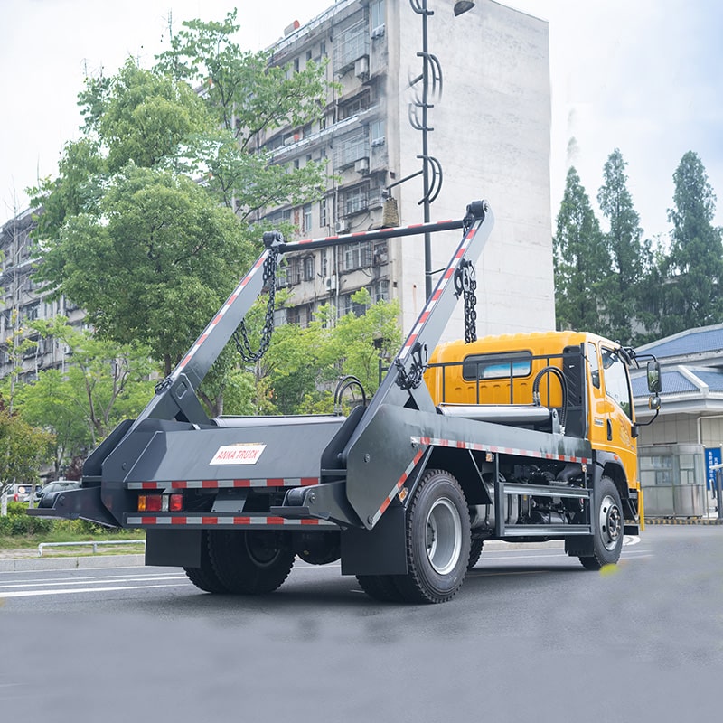 شاحنة نقل النفايات ذات الذراع المتأرجحة من طراز Sinotruk 7CBM شاحنة نقل النفايات ذات الذراع المتأرجحة من طراز Sinotruk 7CBM