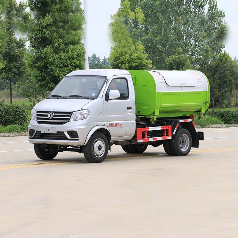 Мусоровоз с крюковым подъемником Dongfeng с объемом 3 куб. м. Мусоровоз с крюковым подъемником Dongfeng с объемом 3 куб. м.