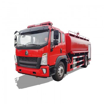 SINOTRUK low price 4*2 8cbm water tank fire truck