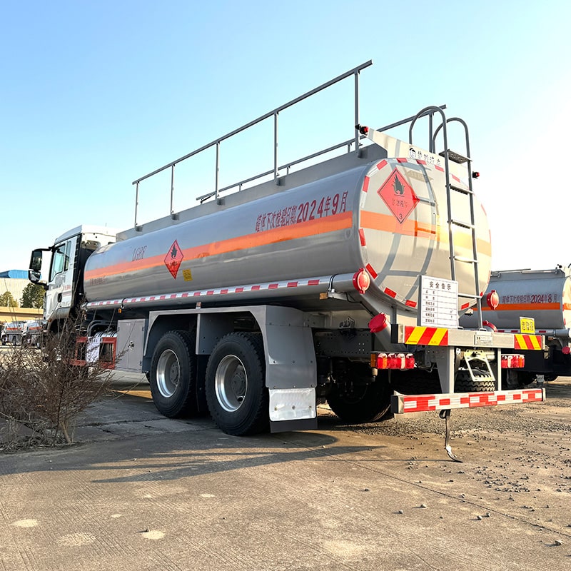 Camion-citerne à carburant diesel HOWO 6*4 16 tonnes neuf ou d'occasion Camion-citerne à carburant diesel HOWO 6*4 16 tonnes neuf ou d'occasion