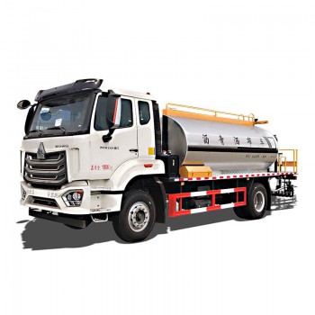 HOWO Road Construction Asphalt Bitumen Distributor Truck