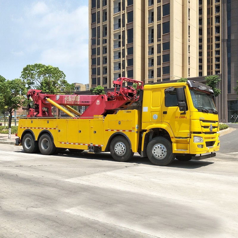 SINOTRUK 80 ton dragging towing heavy duty wrecker truck SINOTRUK 80 ton dragging towing heavy duty wrecker truck