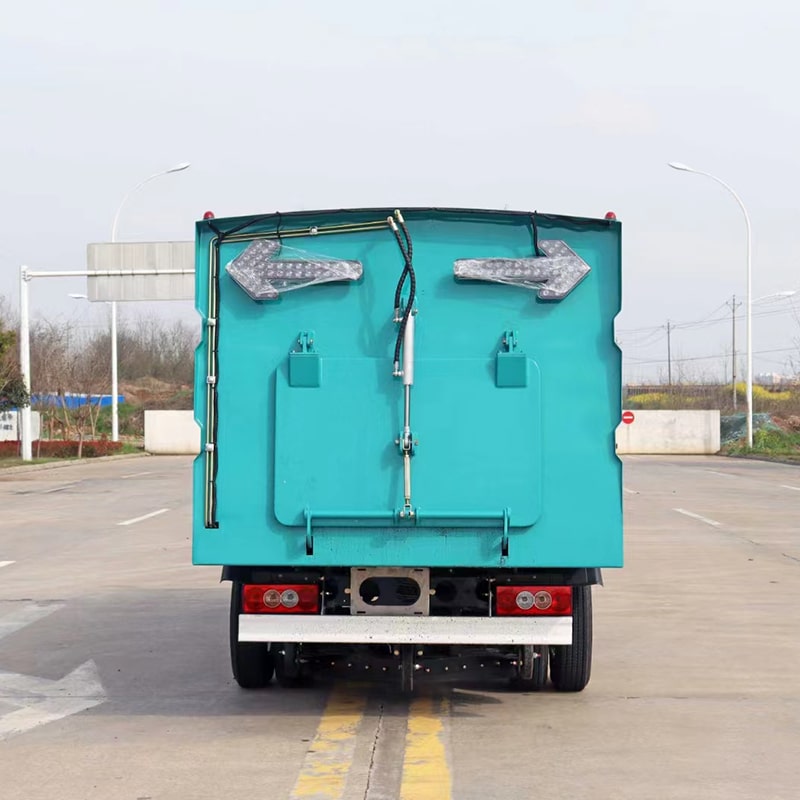 Подметально-уборочная машина Foton 4x2 с правым рулем Подметально-уборочная машина Foton 4x2 с правым рулем