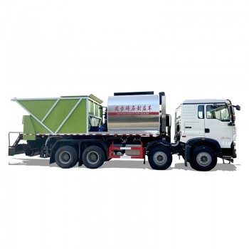 HOWO 8*4 asphalt synchronous crushed stone storage truck