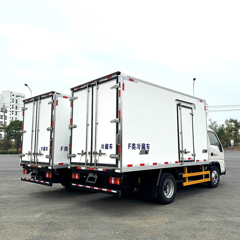 Vente chaude petit camion frigorifique JMC 4 tonnes Vente chaude petit camion frigorifique JMC 4 tonnes
