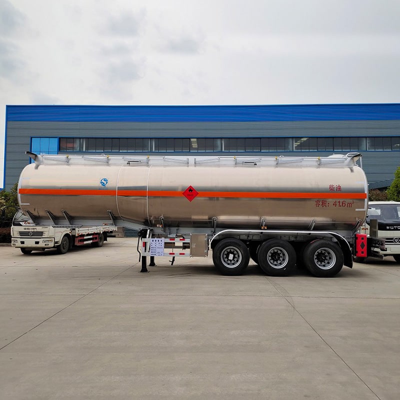 Aluminum Alloy 42000L 3 Axle Water Edible Oil Delivery Tank Aluminum Alloy 42000L 3 Axle Water Edible Oil Delivery Tank