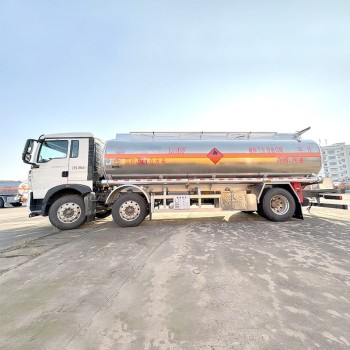 شاحنة توصيل وقود ديزل من سبائك الألومنيوم HOWO سعة 25000 لتر