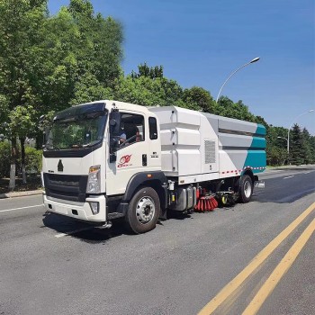 شاحنة كاسحة طرق عالية الضغط SINOTRUK 4*2 مستعملة أو جديدة