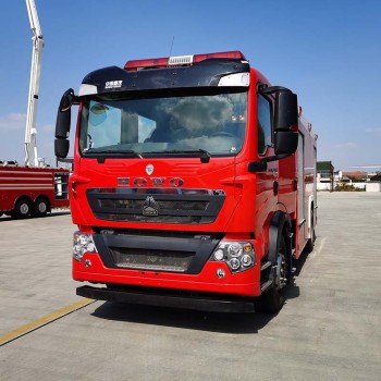Howo 4x2 8000L water tanker fire fighting truck