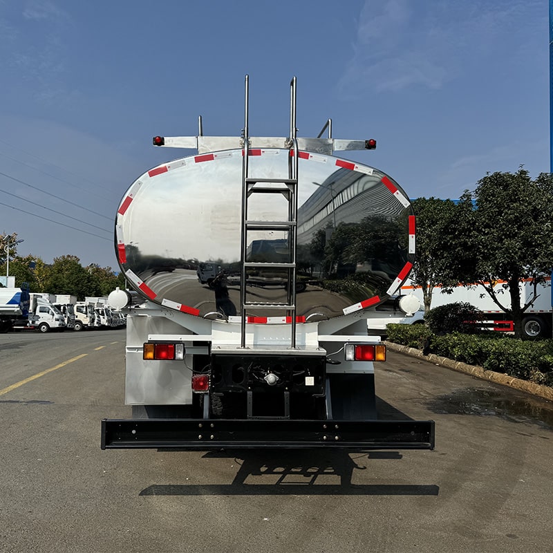 Camion-citerne en alliage d'aluminium ISUZU 6×4 20m3 à prix Camion-citerne en alliage d'aluminium ISUZU 6×4 20m3 à prix