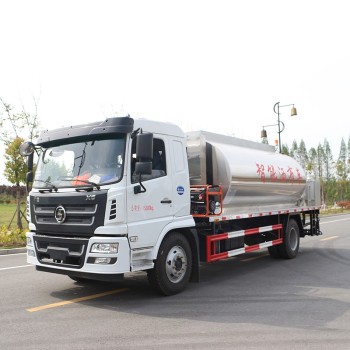 شاحنة توزيع الأسفلت SHACMAN لبناء الطرق بسعة 5 أمتار مكعبة