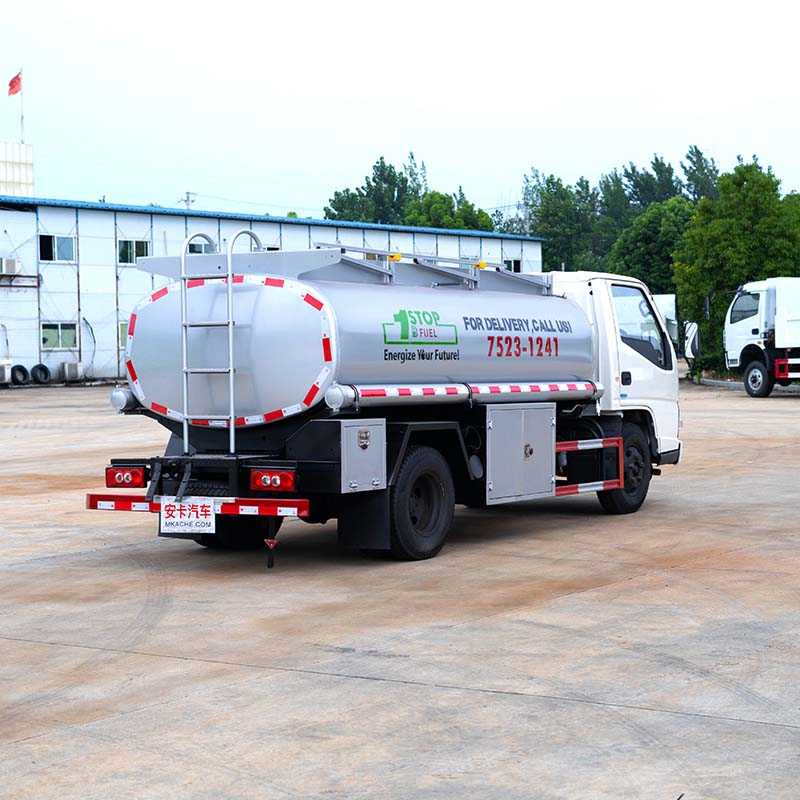 Camion-citerne à carburant JMC 5000L Camion-citerne à carburant JMC 5000L