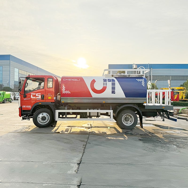 Цена поливочной тележки SINOTRUK HOWO 9000 литров 2400 галлонов Цена поливочной тележки SINOTRUK HOWO 9000 литров 2400 галлонов