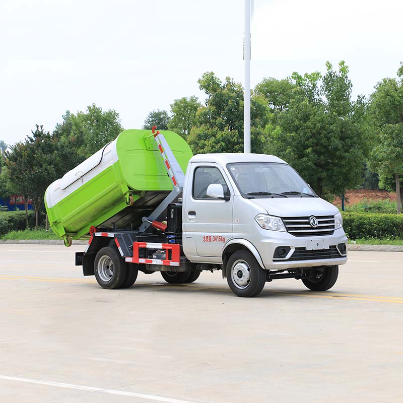 Мусоровоз с крюковым подъемником Dongfeng с объемом 3 куб. м. Мусоровоз с крюковым подъемником Dongfeng с объемом 3 куб. м.