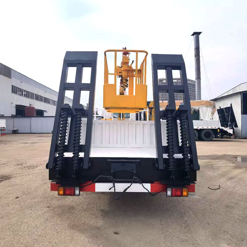 Grue montée sur camion cargo 4x2 de marque Isuzu 5 tonnes du Japon Grue montée sur camion cargo 4x2 de marque Isuzu 5 tonnes du Japon