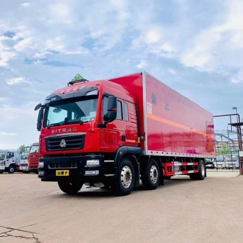 Продается грузовик-фургон для перевозки опасных химических веществ SINOTRUK 6*2