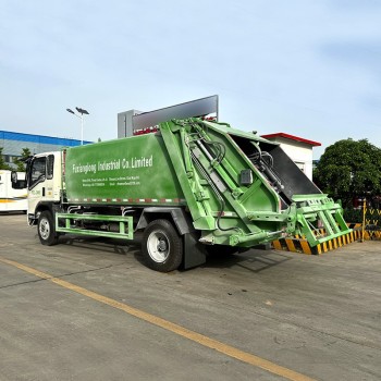 Howo 9 CBM 4x2 Small Compressing Rubbish Truck for Sale